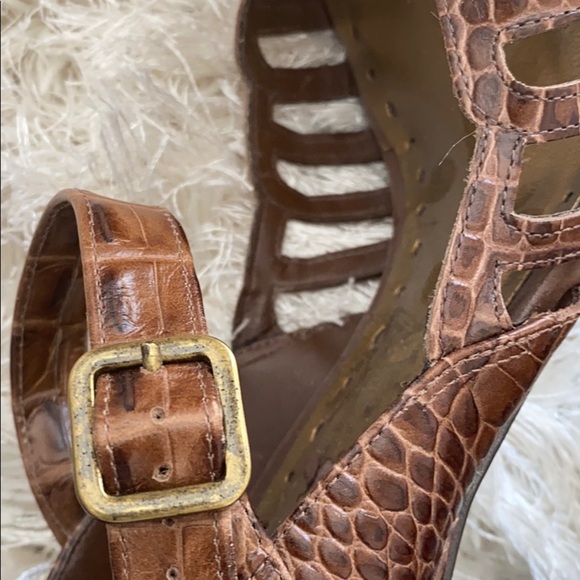 BCBGirls peep toe heels alligator like skin - Picture 7 of 9